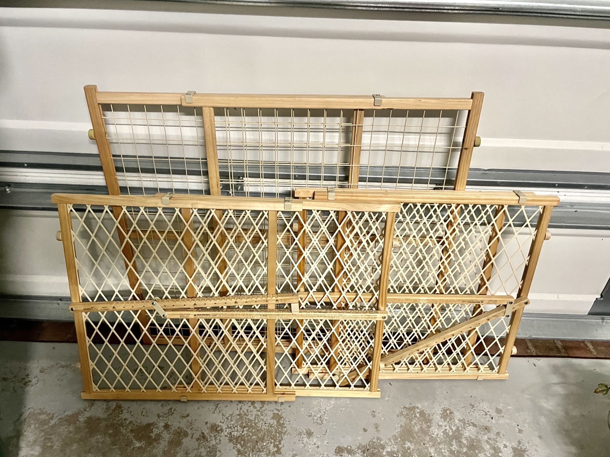 Adjustable Position & Lock Baby/pet gates