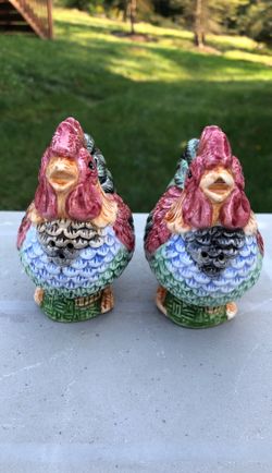 Vintage rooster salt and pepper shakers