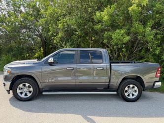 2022 RAM 1500 LARAMIE 4WD 5.7L HEMI* CREW CAB *ONE OWNER*CLEAN CARFAX  *ONLY 82,000 MILES *  CLEAN CARFAX  CLEAN FLORIDA TITLE  *ONE OWNER  WARRANTY I