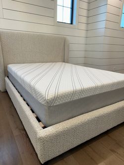Luxury  memory foam Queen   size 12” New mattress in a plastic sealed.     Venta de colchones  ☎️📲call or Tex (213)713-74-89   Hablamos Español  Matt