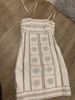 Beautiful white house black market dress worn only ones for wedding size 2