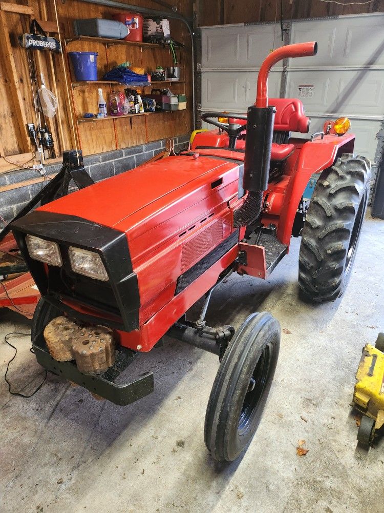 1979 INTERNATIONAL 244 TRACTOR