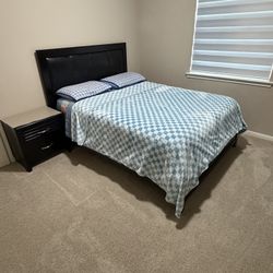 Queen Bed With Dresser And Mirror
