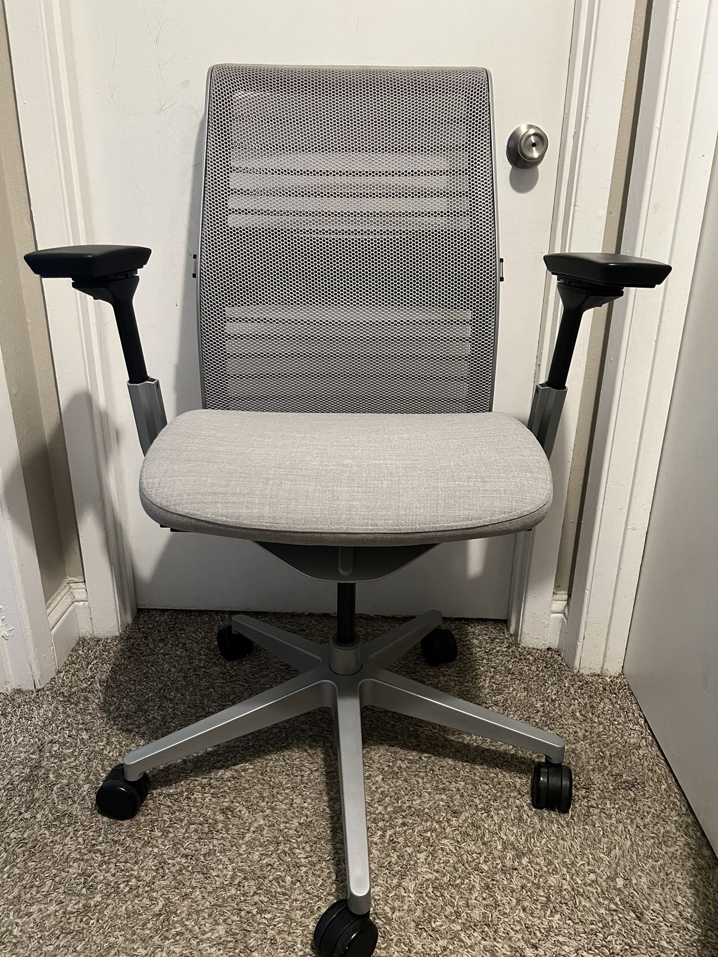 Steelcase Think V2 Office Chair -immaculate Condition 