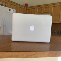 Apple Macbook Laptop 
