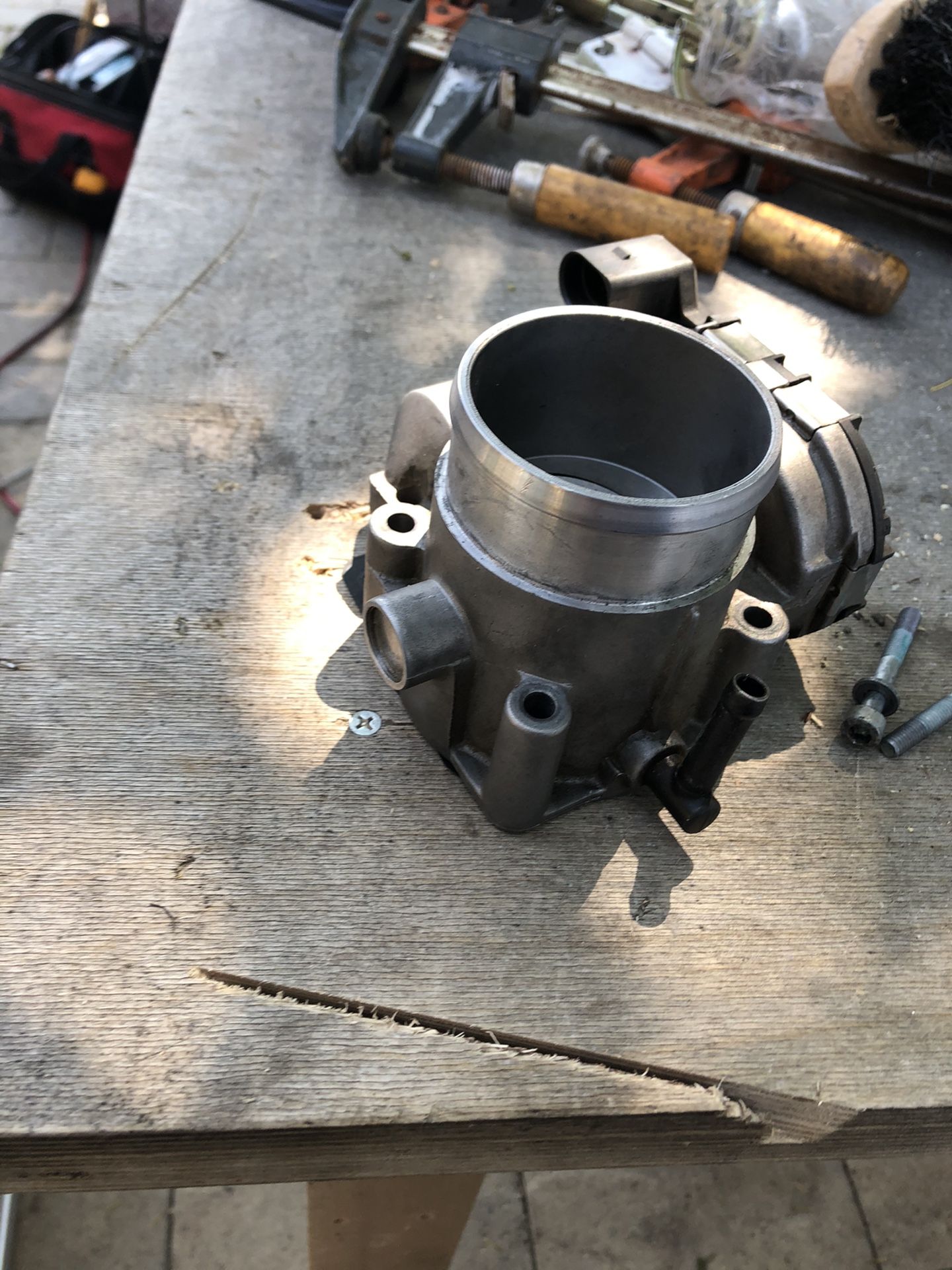 Throttle body Volkswagen Jetta 2004