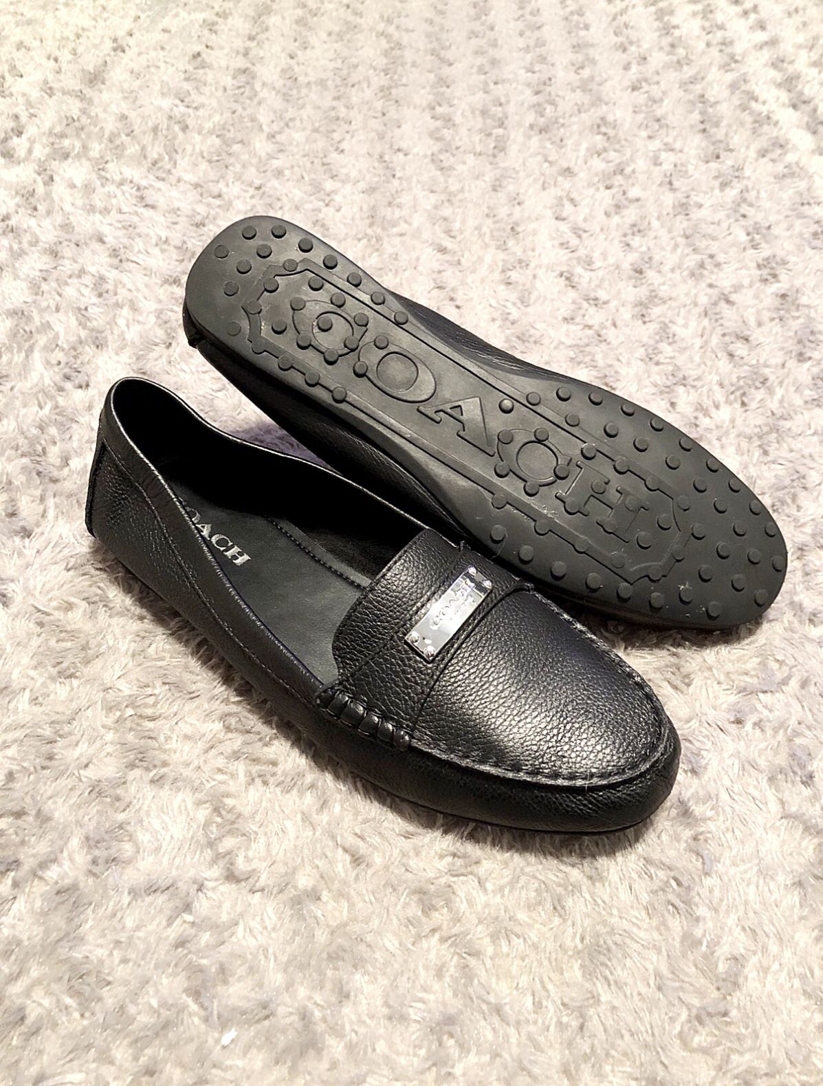 Women’s Coach loafers paid $280 size 10 Like new! Fredrica Loafer Flats has no visible signs of wear. Pebbled Leather