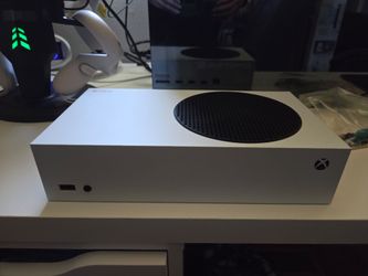 Like New Xbox Series S 1tb SSD + controller and box.