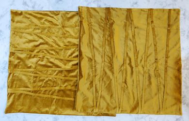 “NWOT” Gold Pattern Pillow Covers Set of 2 100% Polyester 26 X 26