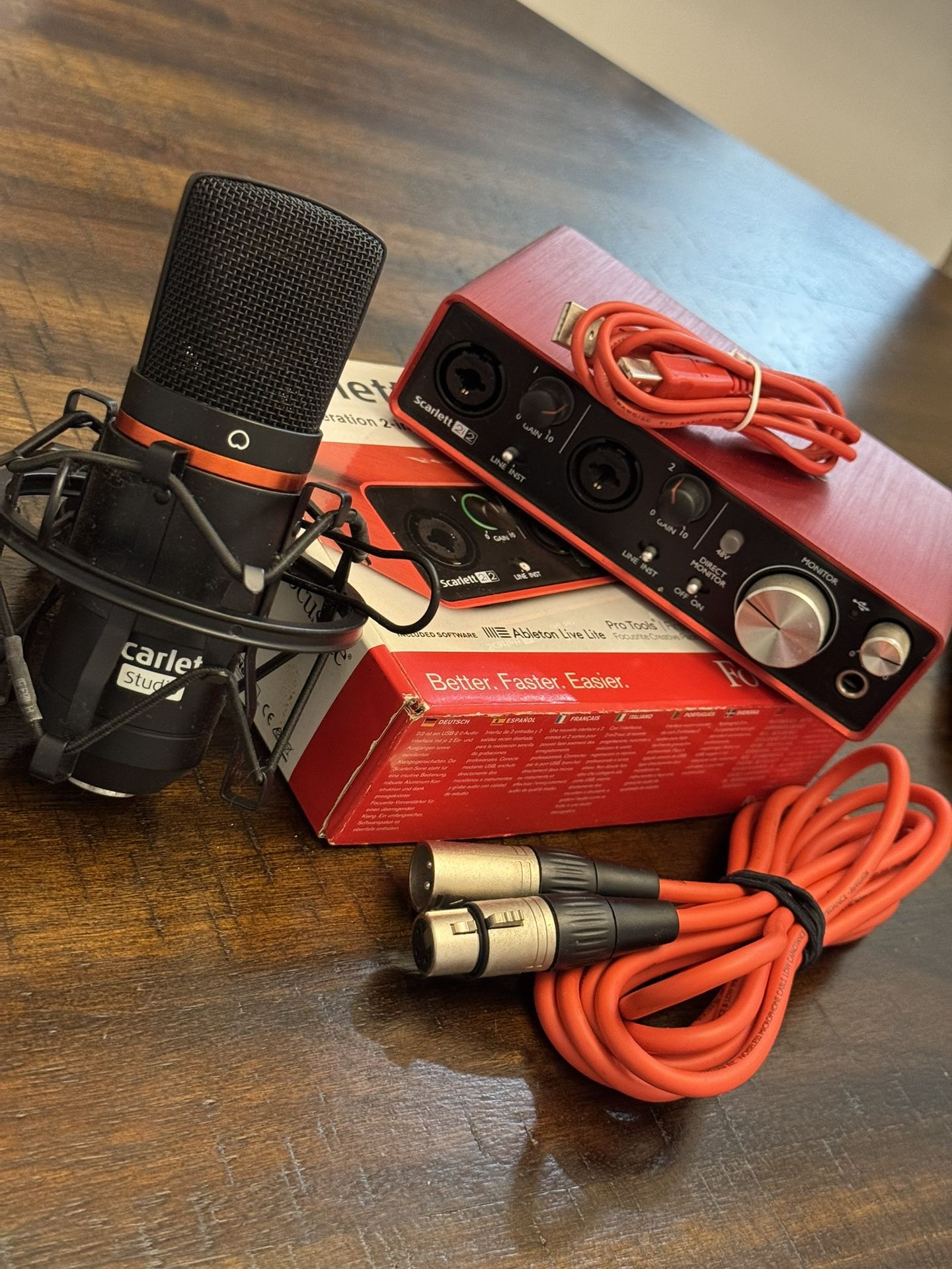 Podcast Studio Microphone Scarlett USB Audio Interface