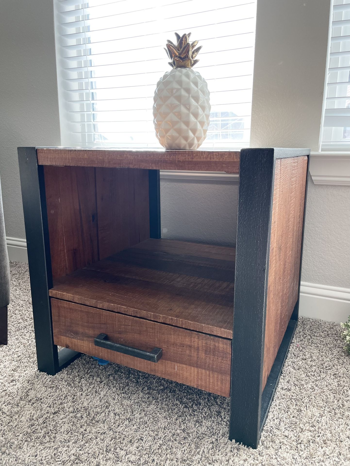 Haverty’s End Table Solid Wood 