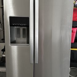 Refrigerator 28.5 cu. ft. Whirlpool Stainless Steel Fingerprint Resistant