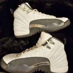 Size 5y- 140. Jordan 12 White Dark Grey 