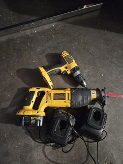 Dewalt Saw Saw, Drill ,battery And Charger