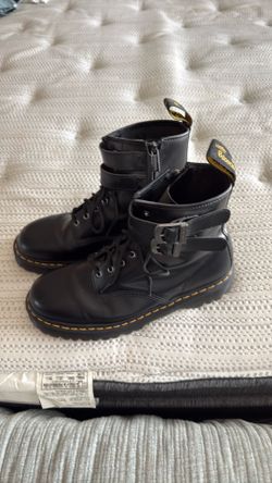 Doctor Martens high top men’s size 13