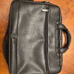 Kenneth Cole Reaction Messenger Bag