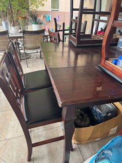 Dinning room table and chair
