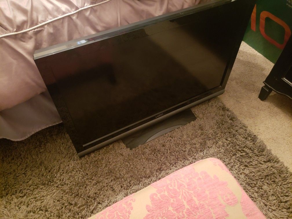 $40 inch vizio tv $25 without remote.