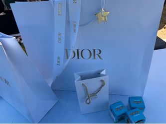 dior gift bags comes with ribbon and star (big and small)