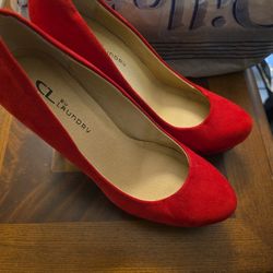 Women's high-heeled pumps