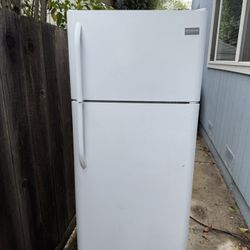 Frigidaire 18 cf Refrigerator 