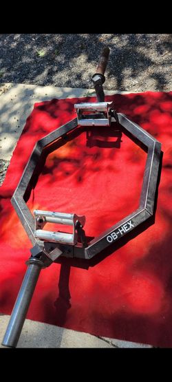VALOR FITNESS. HEX BAR WITH 3 DIFFERENT SIZE HANDLES GOOD SHAPE. SOME RUST
11525 S HALSTED/7111.S WESTERN
75$ CASH ONLY AS IS