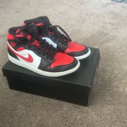 Jordan 1 Mid White Black Red (2022)