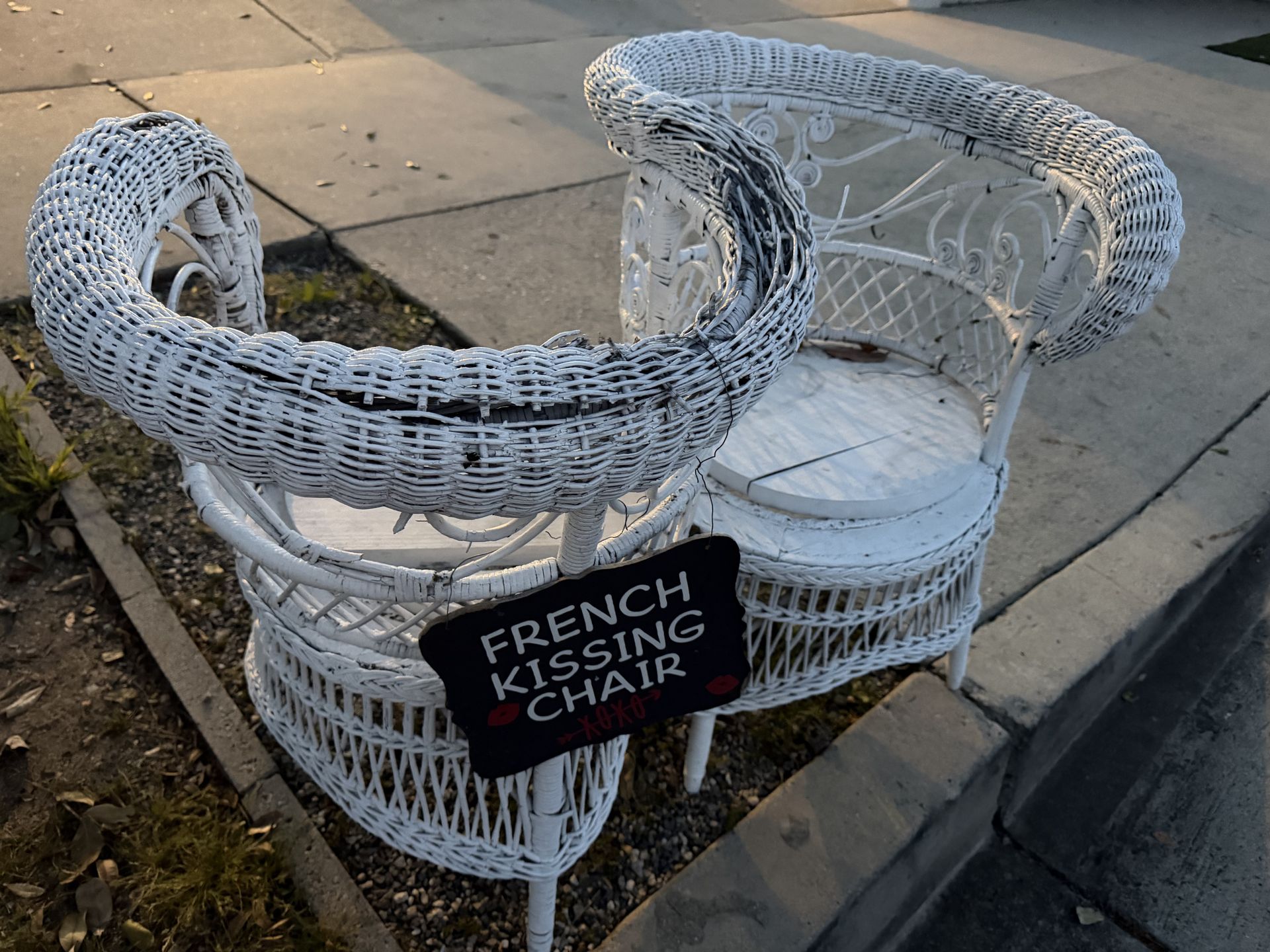 Kissing Chair with sign