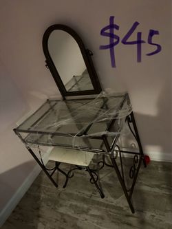 Make up table and seat
