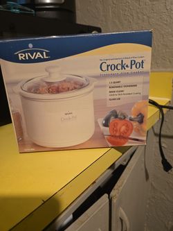 Brand new 1.5 quart, crock pot.