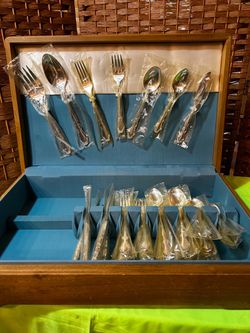 Vintage Nobility Plate Silverplated Flatware Set - 32 Pieces in Original Storage Chest $75 CASH