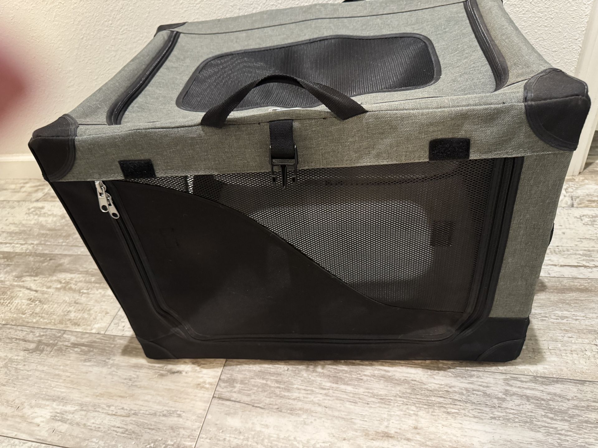 Portable Dog Crate Like New Only Used Once