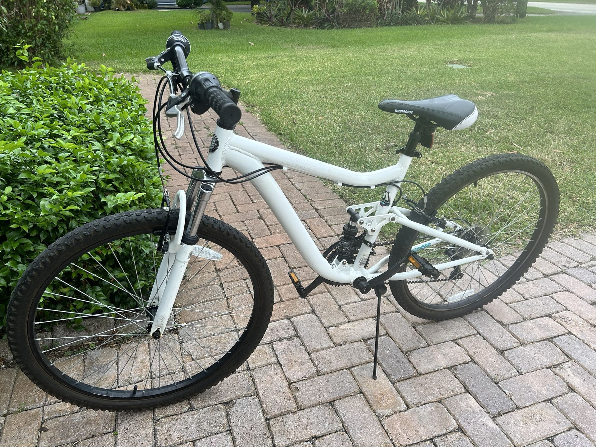 Mongoose Girls Mountain Bike - 26” Wheel 21 Speed - Just Serviced