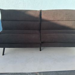 CLEAN FUTON: 5.9 FT LONG● 2.7 FT TALL