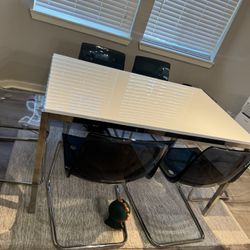 Dining Table (Free Delivery)🚚