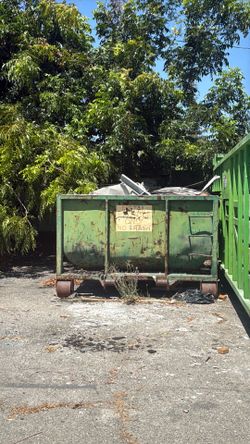 Trash container