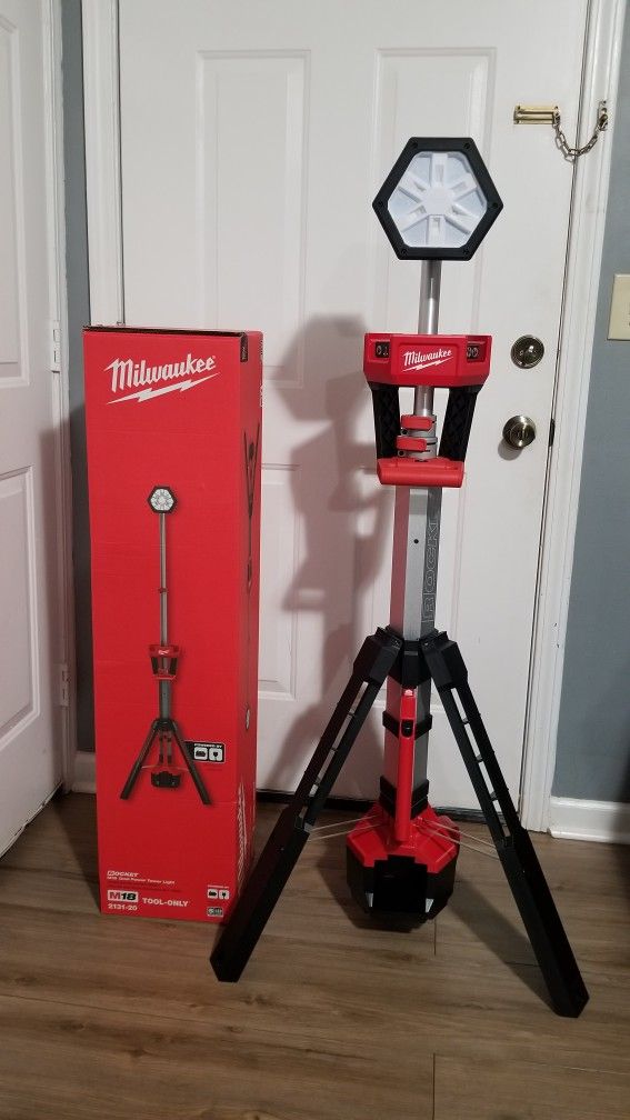 Milwaukee M18 Roket Light New
