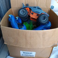 Free Toys Monster Truck 
