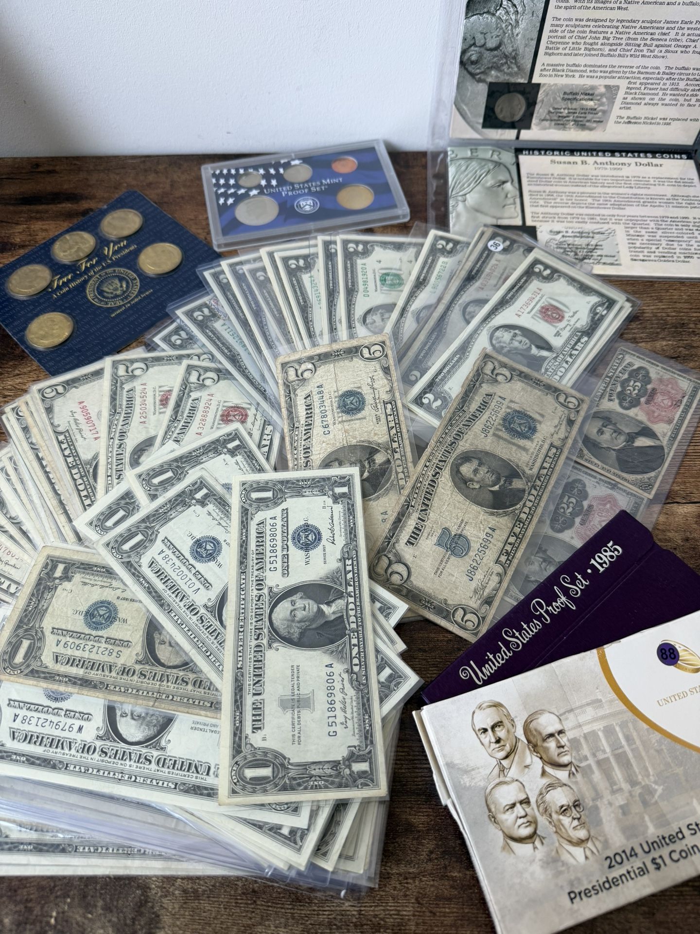 Lot Of 164 US Bills And Coins Including $1 , $2 , $5, And 25 Cent Notes/ Bills