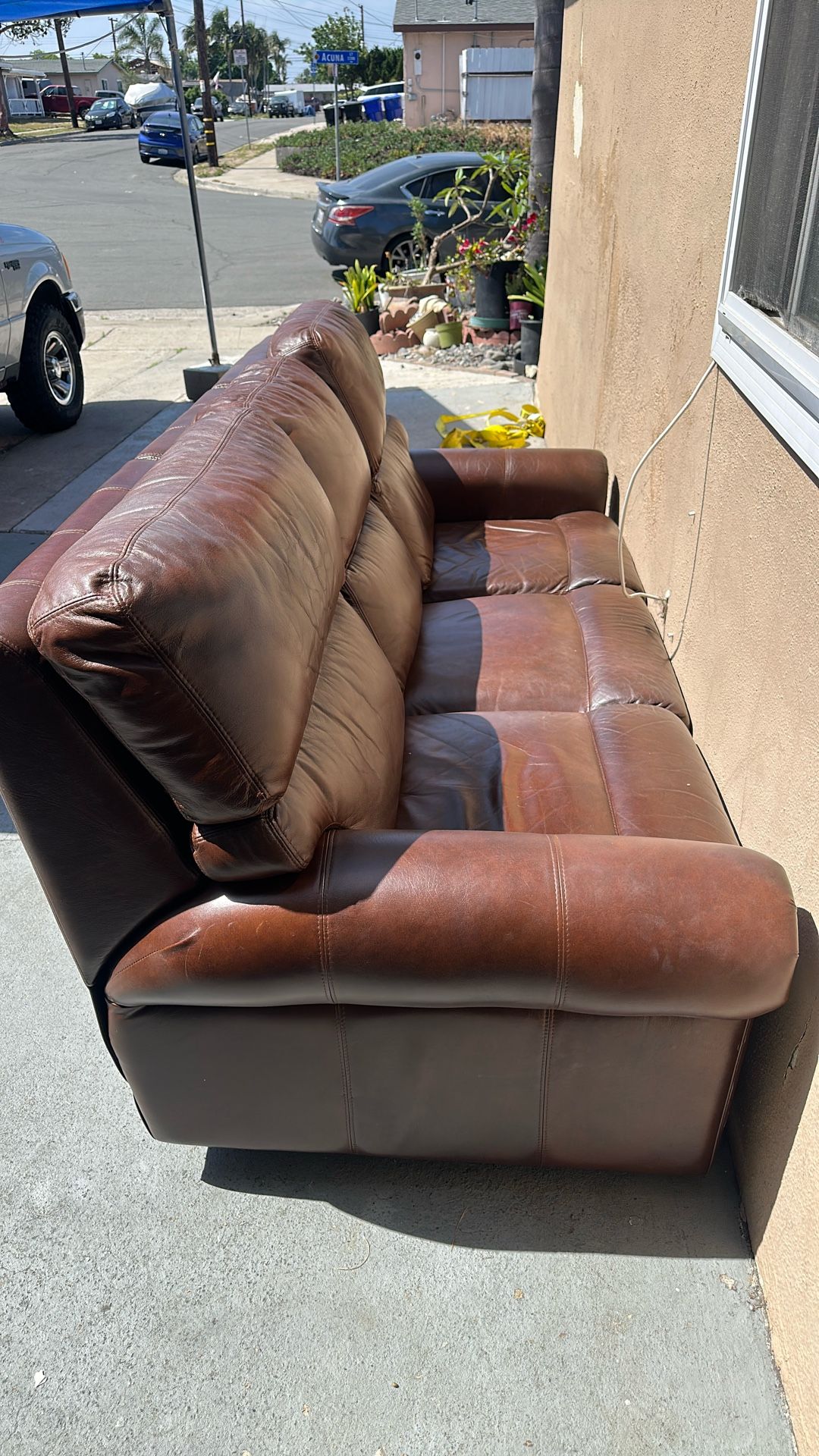 Leather Sofa/couch