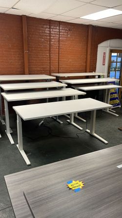 HERMAN MILLER HEIGHT ADJUSTABLE DESKS    -can deliver-