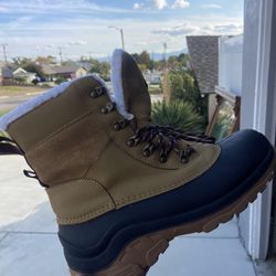 Boots Snow Size 8 Men 