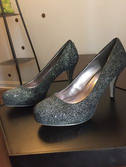 Sparkly size 10 black & silver shoes