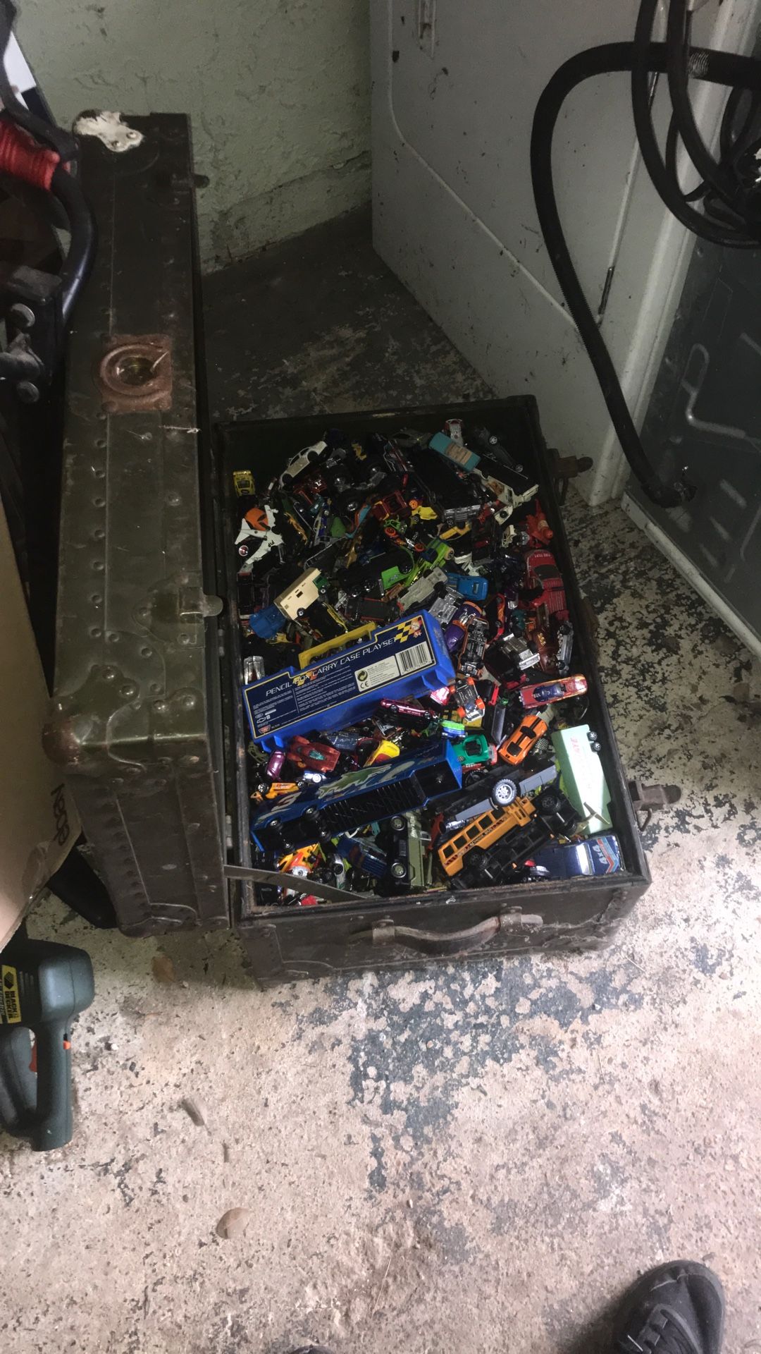 Huge Army Box Of Cars Hot wheels/matchbox And More Over 3000 Cars