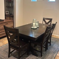 Dining table with leaf