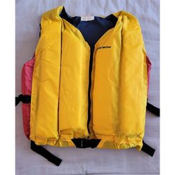 West Marine Stearns Adult Small Type III PFD Boating Life Jacket Vest