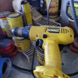 Battery running Dewalt drill