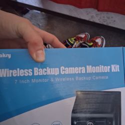 The Yakry Y01 is a 7-inch magnetic solar wireless backup camera kit