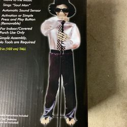 New Totally Ghoul Singin’ And Dancing Skelton 