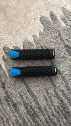 Pivot MTB Handlebar Grips Black and Blue